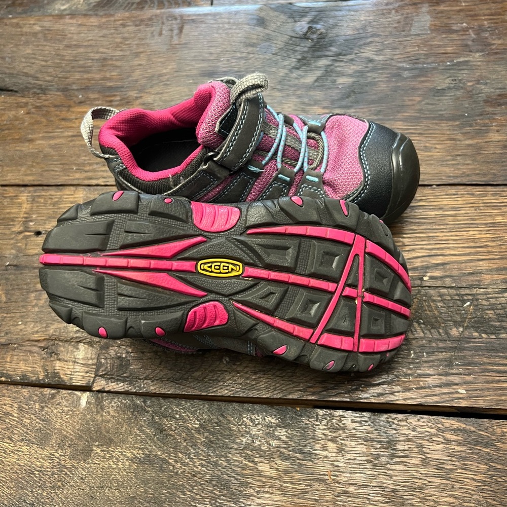 Girls Keen Shoes.  Size 12.